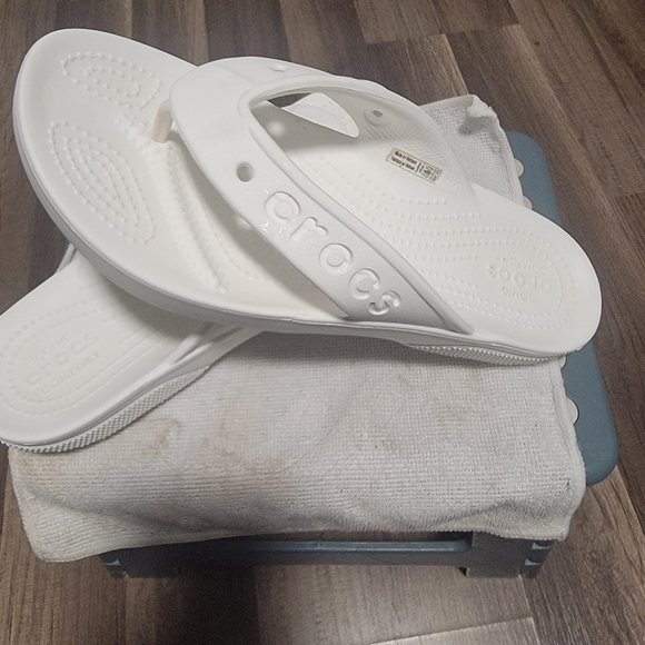 CROCS #8 White Flip Flops - Picture 4 of 7